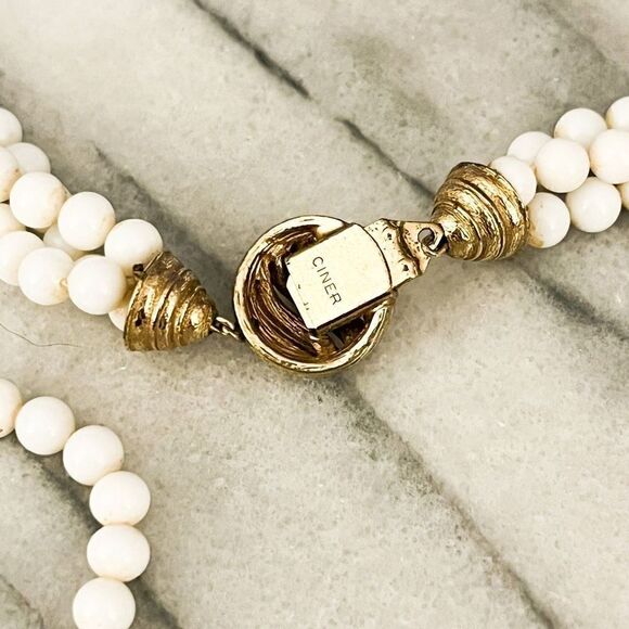 Vintage Ciner Necklace Milk Glass Beaded Gold Toned Multilayer Signed Designer R - Picture 3 of 4